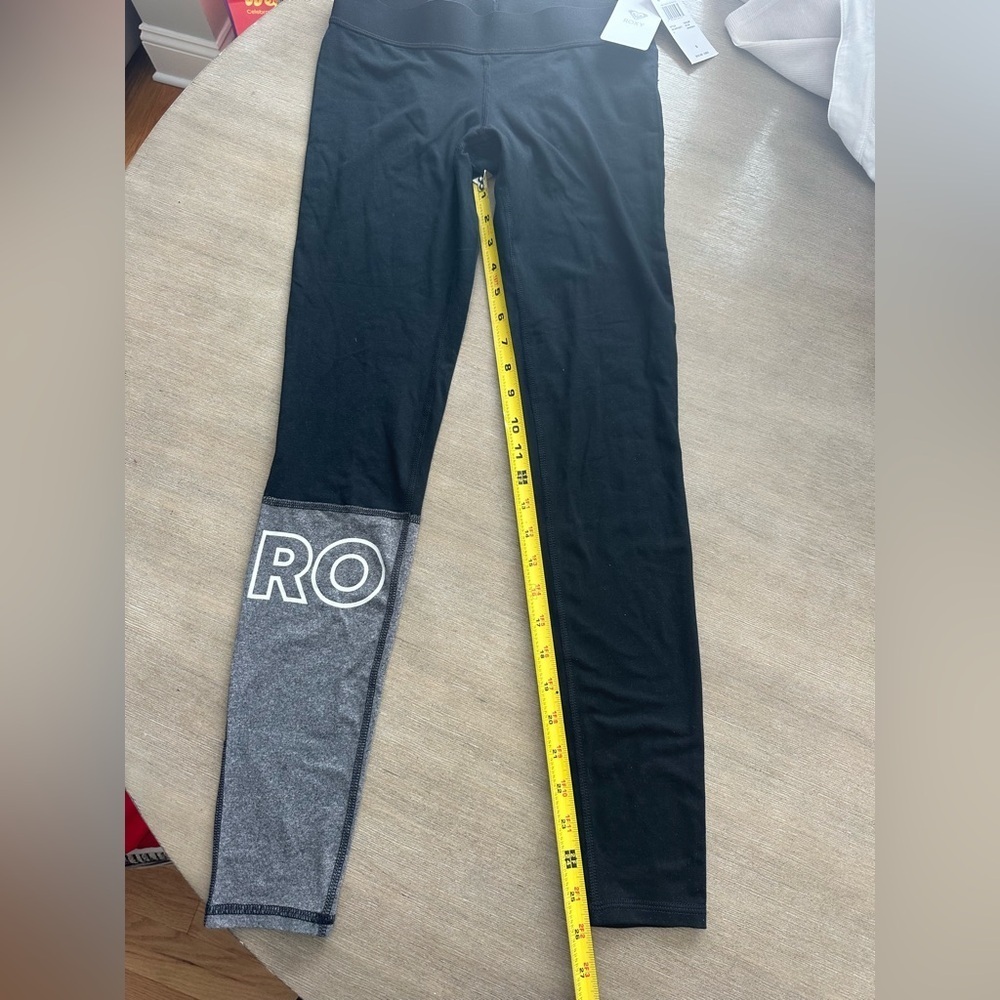 Roxy Black and Gray women’s Leggings on every street - Picture 4 of 7